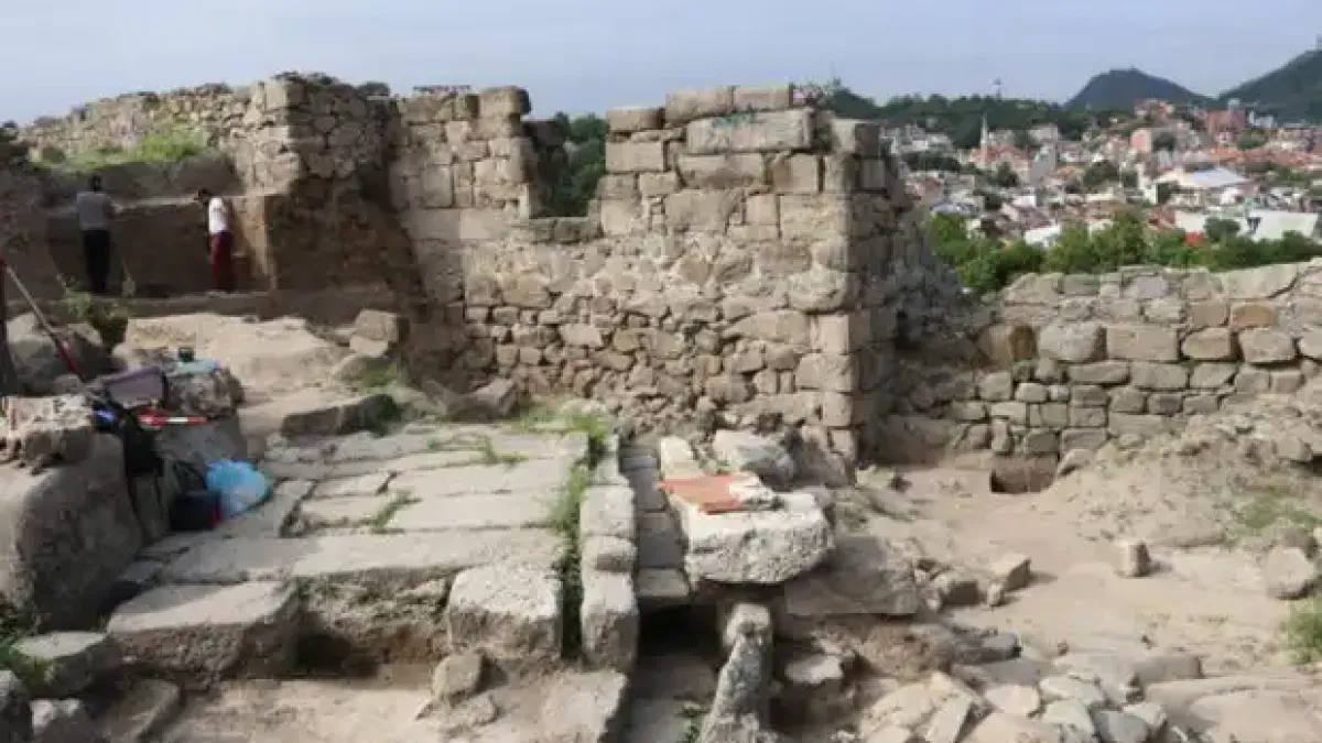 Лов на стотинки в шахтата на Небет тепе завърши със...