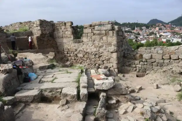 Лов на стотинки в шахтата на Небет тепе завърши със...