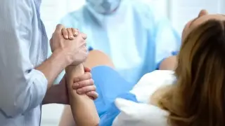 Млада жена роди близнаци, а 6 седмици по-късно лекарите ѝ съобщиха най-страшното