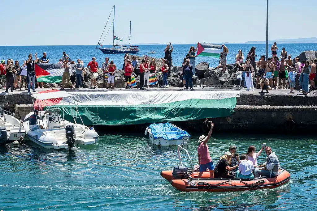 Кораби на Глобалната флотилия Сумуд, пътуващи към Газа, са атакувани с дронове