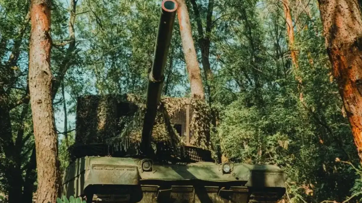 РДК прехвърли в Донецк трофейни руски танкове, готови за бой Снимки