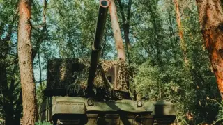 РДК прехвърли в Донецк трофейни руски танкове, готови за бой Снимки