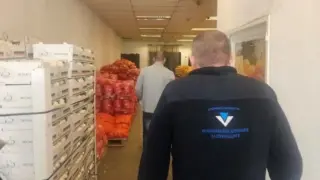 Мегаакция на НАП: Данъчни душат в складове и борси из цялата страна