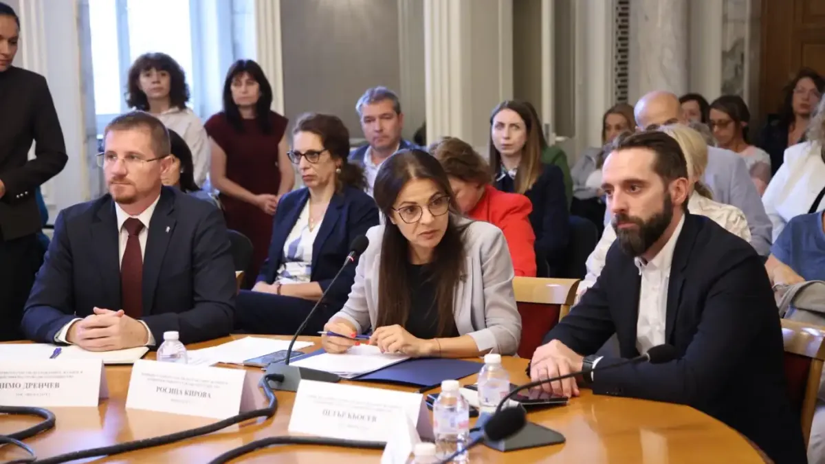 "Да спрем юмрука със слово" призова Росица Кирова на Националната кръгла маса за превенция на насилието между деца