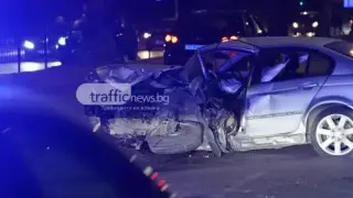 Съобщиха най-лошата вест след кошмарния сблъсък на БМВ с дърво в Пловдив