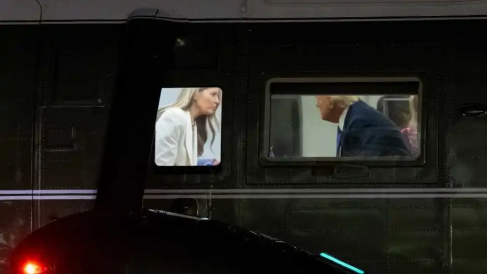 Разкриха какво си казаха Доналд и Мелания Тръмп в нашумял клип от хеликоптера