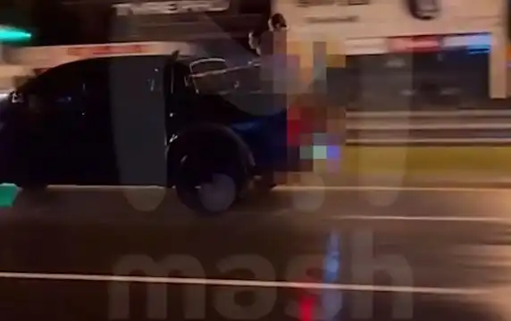 Влогър прави секс с проститутка в багажника на движещ се пикап Видео 18+