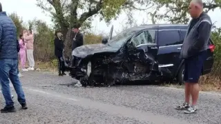 Няма край! Младеж полетя с бясна скорост във Врачанско и се разби в дърветата Снимки