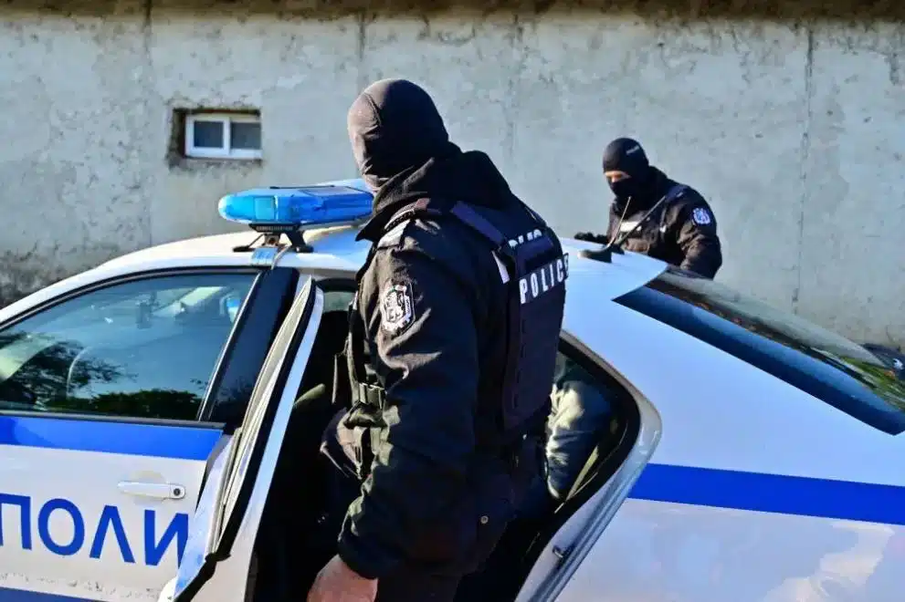 Мощна спецакция разтърси Петрич, има закопчани полицаи