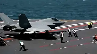 Китай изпревари САЩ: Първи в света интегрираха стелт изтребител със...