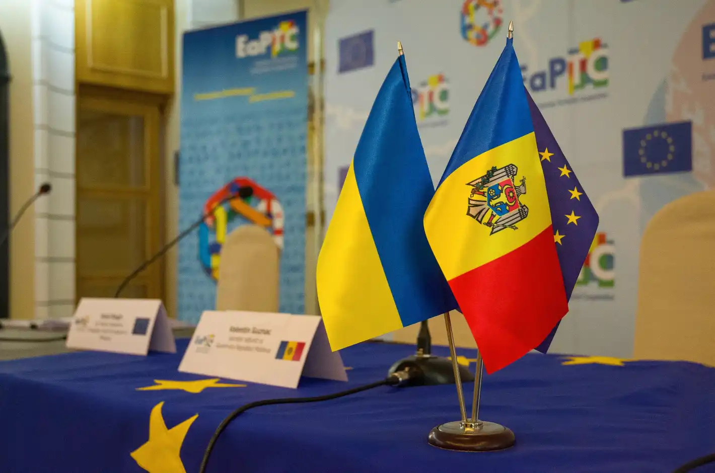 Брюксел пришпорва преговорите за членство на Молдова и Украйна в ЕС