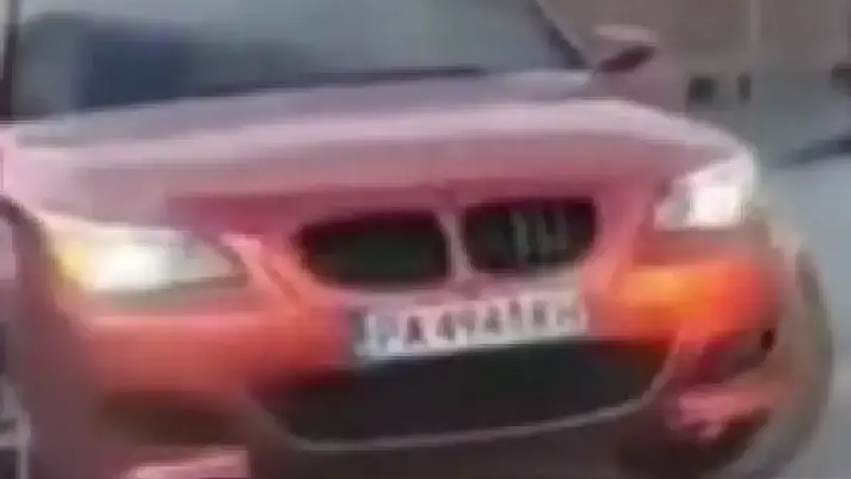 Скандално: Джигит дрифти посред бял ден в центъра на Панагюрище Видео