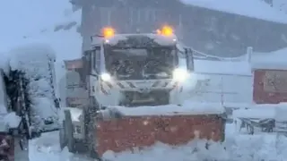 Снежна виелица блокира Европа, затвориха проходи Снимки