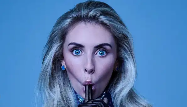 Бони Блу се развела: мъжът ѝ не искал св*рки 18+