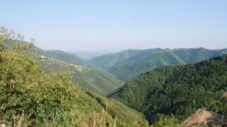 „Белите камъни“ – тайнствено място с панорама към Родопите