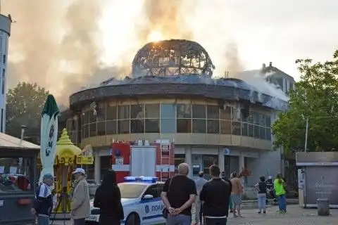 Над 4 години затвор и 100 бона обезщетение - присъдата на подпалвача на Купола в Благоевград