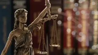 15-годишният, обвинен за побоя над полицейски шеф, съди прокуратурата