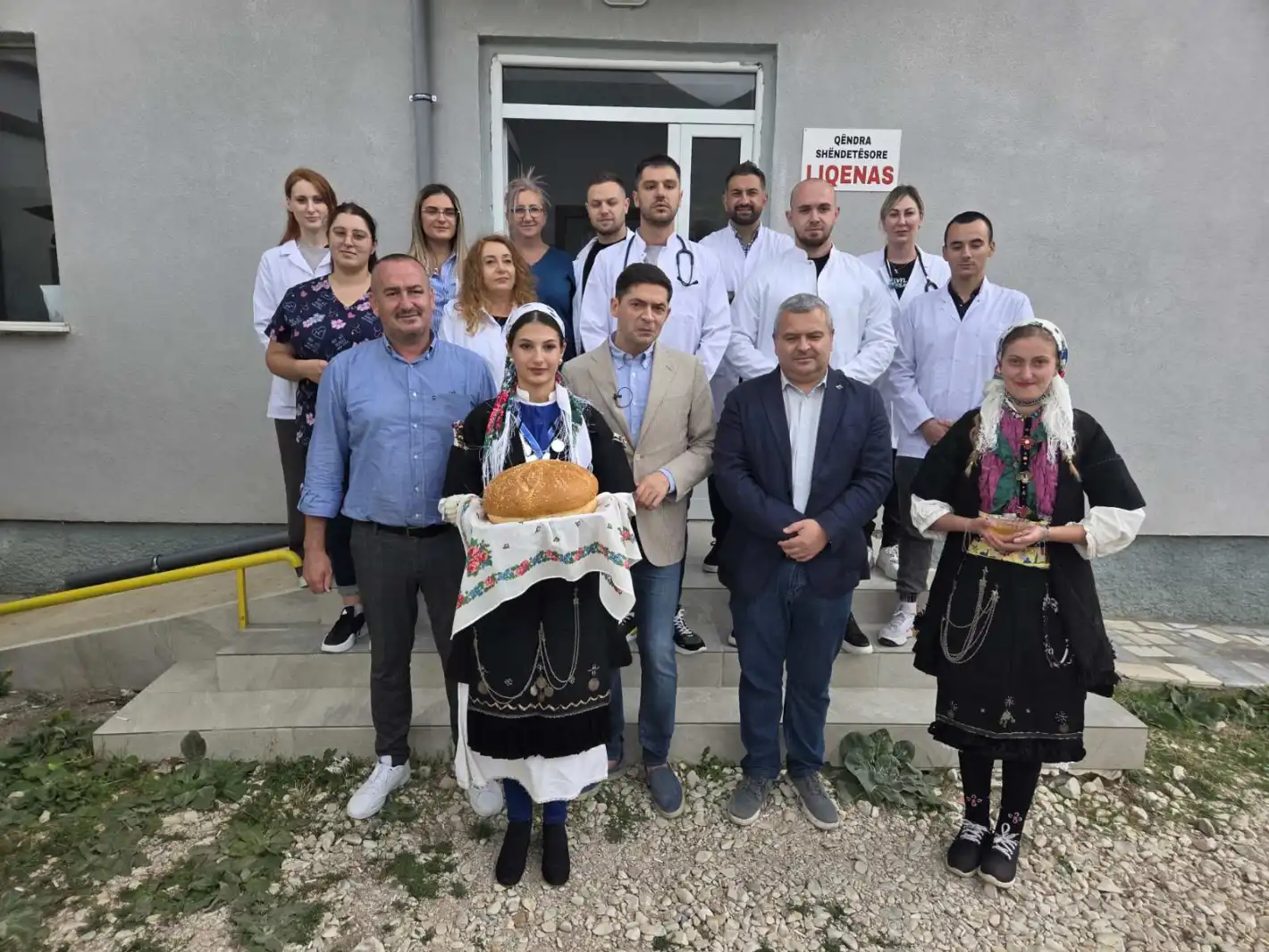 Лекари от България преглеждат безплатно наши сънародници в Мала Преспа, Албания