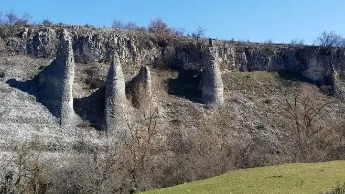 Село на легенди, каньони и древни тайни, чиито жители се бият до последно