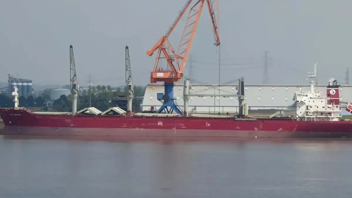 Мъжете, открити в хамбар на кораб в Бургас, умрели в адски мъки! С часове дишали...