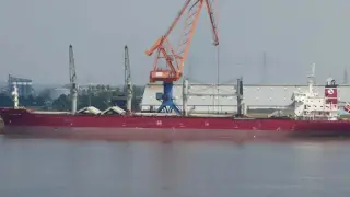 Мъжете, открити в хамбар на кораб в Бургас, умрели в адски мъки! С часове дишали...