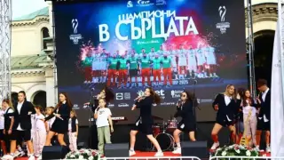 На живо с БЛИЦ: България се прекланя на волейболните си герои