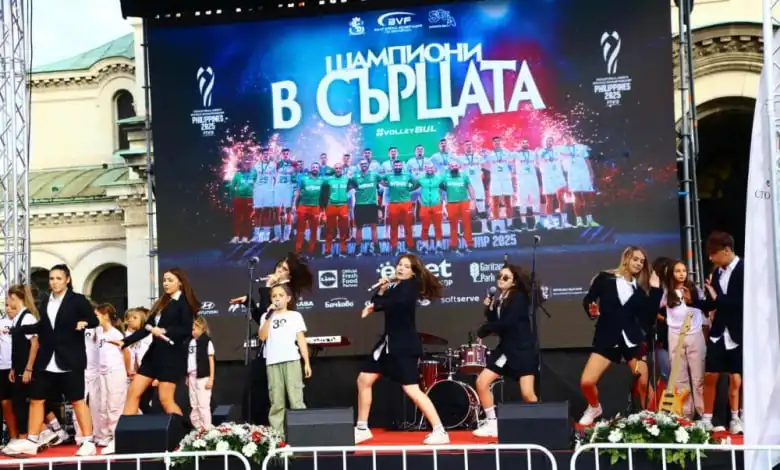 На живо с БЛИЦ: България се прекланя на волейболните си герои