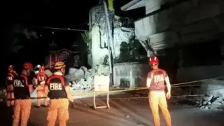 Увеличават се загиналите при мощния трус във Филипините Видео