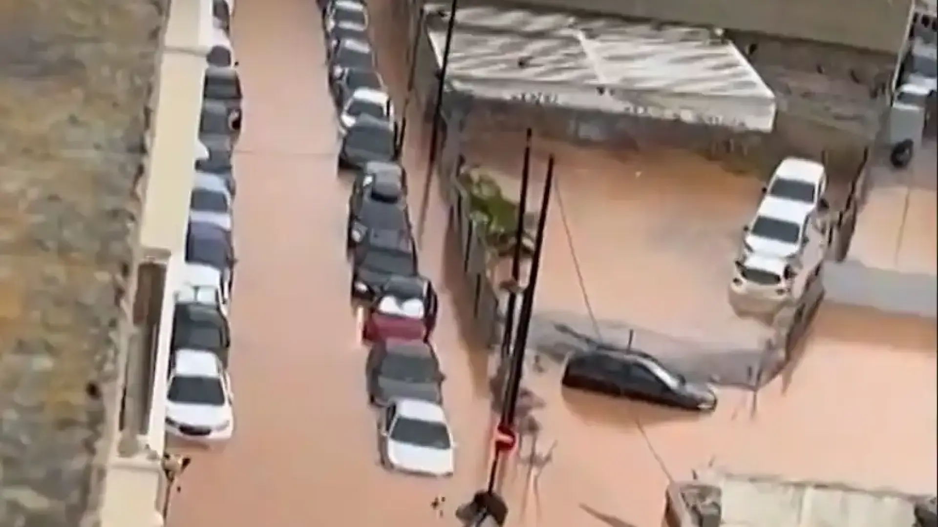 Страшна буря опустошава испанските острови Ибиса и Форментера Видео