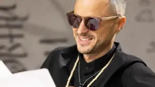 Иван Комита представи Ахимса с оръжие и молитви на сцена