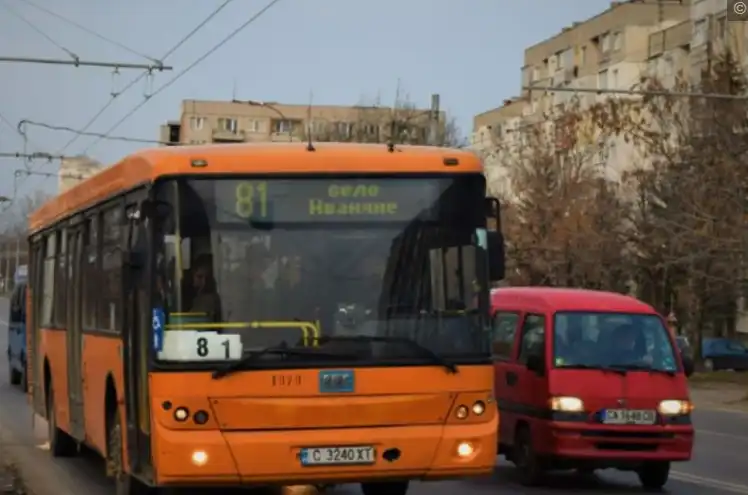 Ад със столичния градски транспорт в този квартал