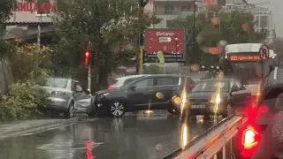 Почна се! Първа катастрофа в дъждовна София Снимка