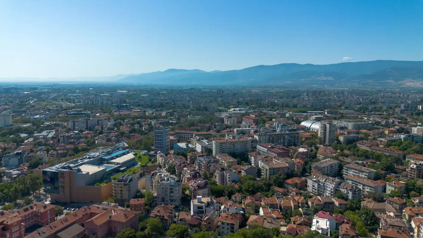 Пловдив удари джакпота: Хотелиерите прибраха рекордните 11,4 млн. лв. само за месец, вижте кои чужденци ни заляха