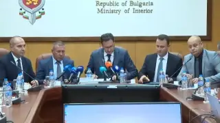 Митов на спешна среща с министри: Преглеждаме готовността ни за действие в подобни ситуации