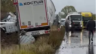 Жестоки мелета затвориха ключови пътища в Северозапада Снимки