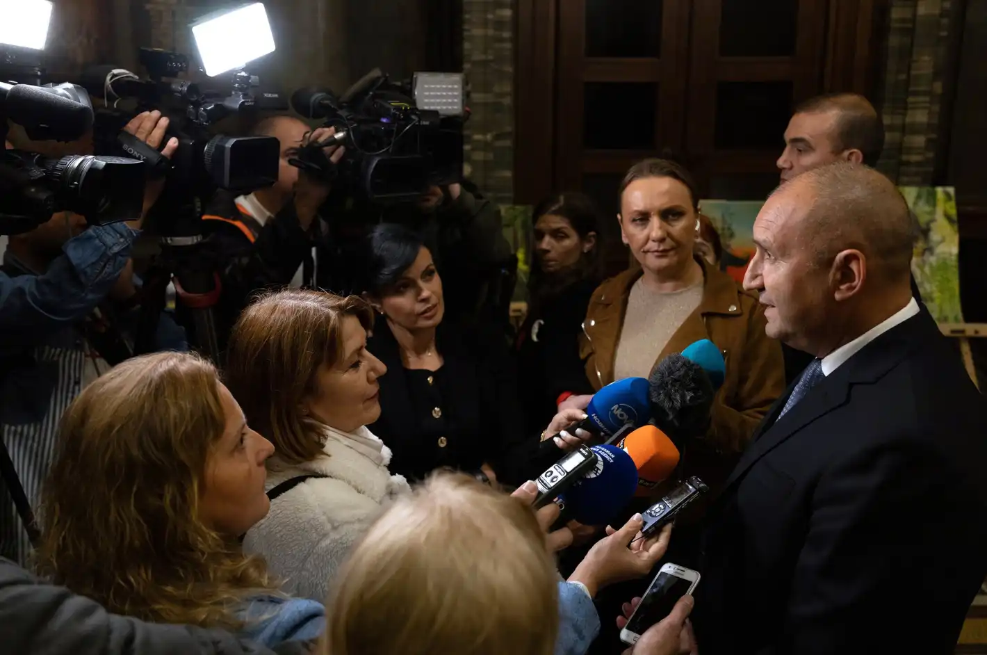 Румен Радев с първи коментар след жестокия удар от НС