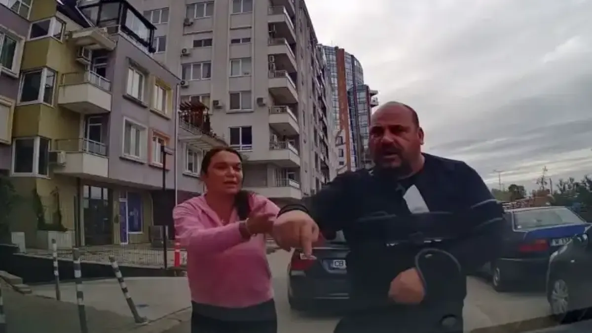 Ругатни, клаксони и викове: Скандал в София след спор за предимство Видео