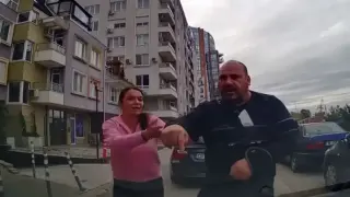 Ругатни, клаксони и викове: Скандал в София след спор за предимство Видео