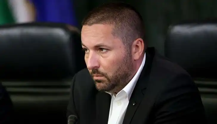 Бащата на Сияна изригна: Това е подигравка