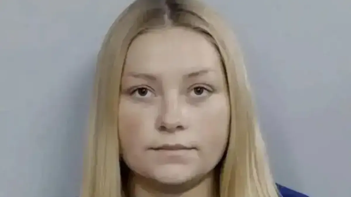 Студентка роди, скри бебето в гардероб и отиде в "Макдоналдс"