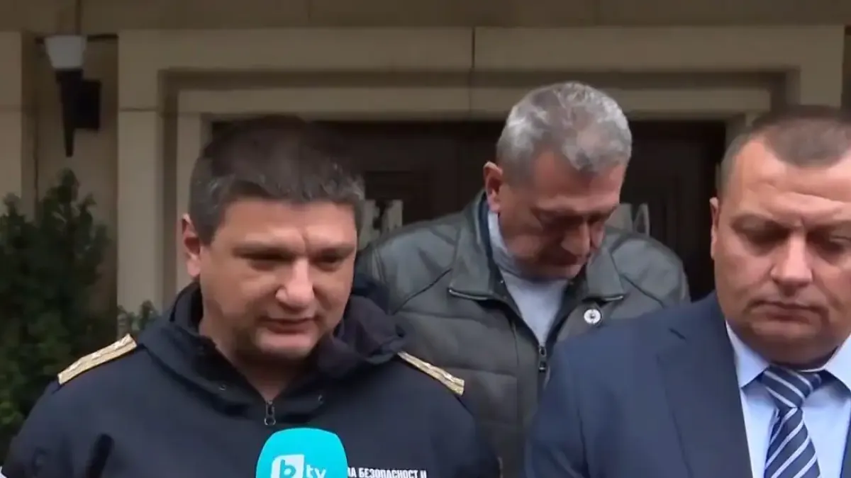 Извънредно от властите за потопа и първата жертва: Има изчезнал човек, хора отказват да се евакуират Снимки