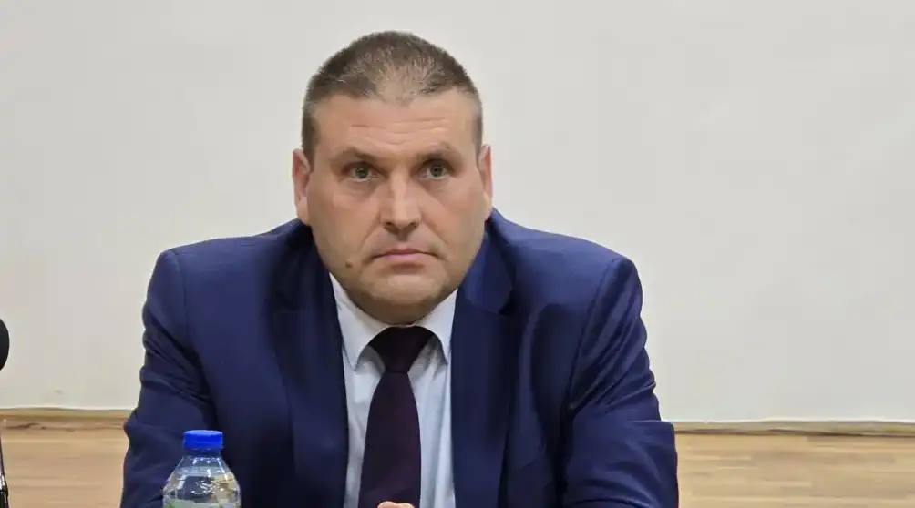 "Бомба в колата": Валят смъртни заплахи към кмета на Плевен