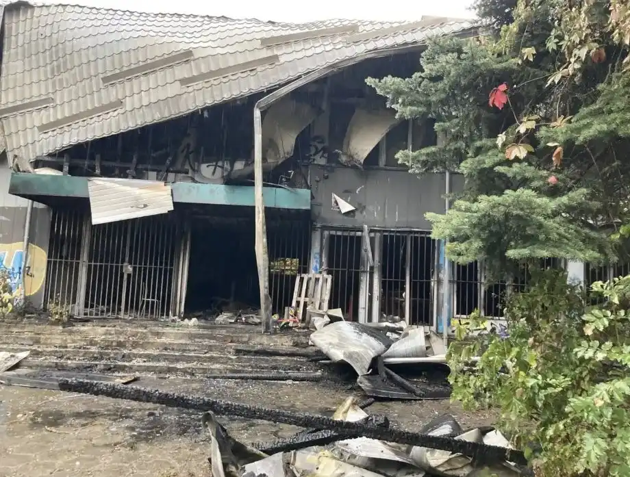Прокуратурата разследва палежа на склад в София, който взе жертва