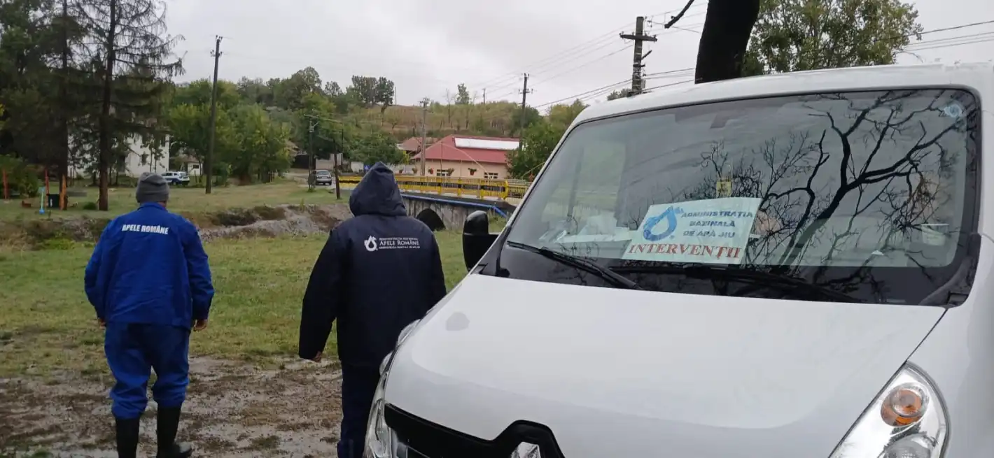 Съседите се готвят за воден апокалипсис, реките преливат до часове Снимки