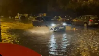 Мощна буря хвърли в хаос Букурещ, пренасочиха полети Видео