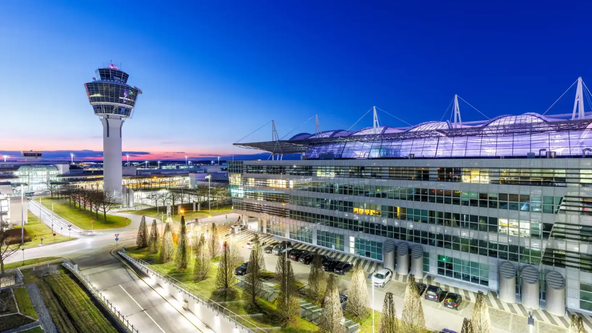 Паника в Мюнхен! Отмени полети и блокирани пътници заради въздушна заплаха