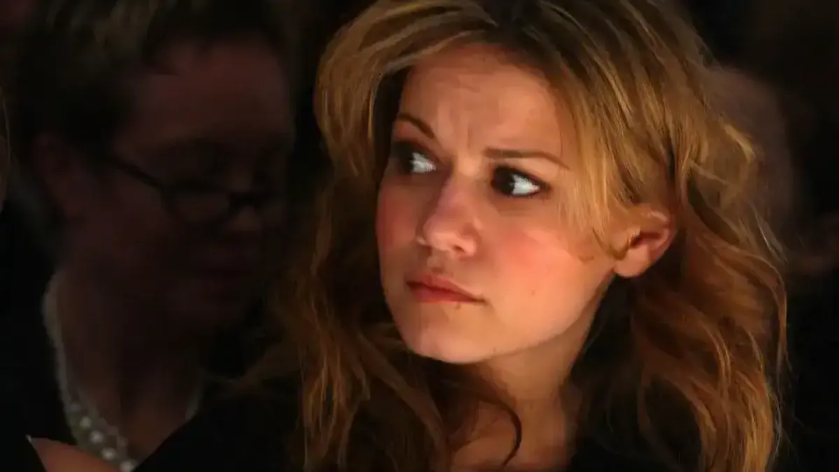 Звезда от One Tree Hill смразяващо: 10 г. бях робиня в секта, правехме секс по график!
