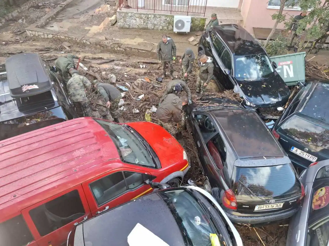 След водния апокалипсис: Последни новини какво се случва на "Елените" Снимки