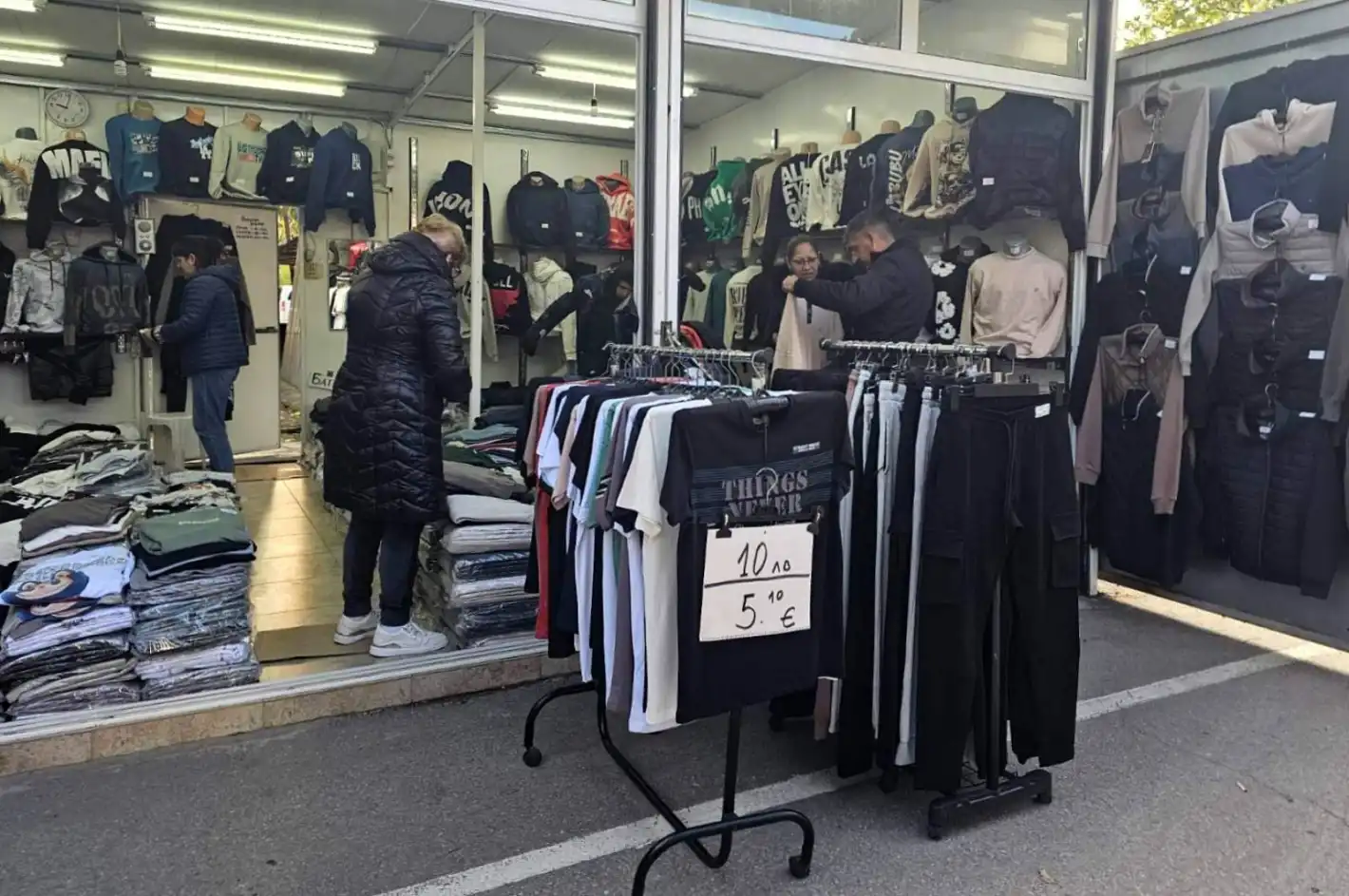 Само за час! Голям удар на НАП на легендарен пазар Снимки
