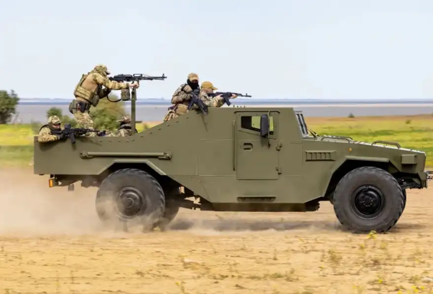 Руснаците възкресяват съветския БТР-40